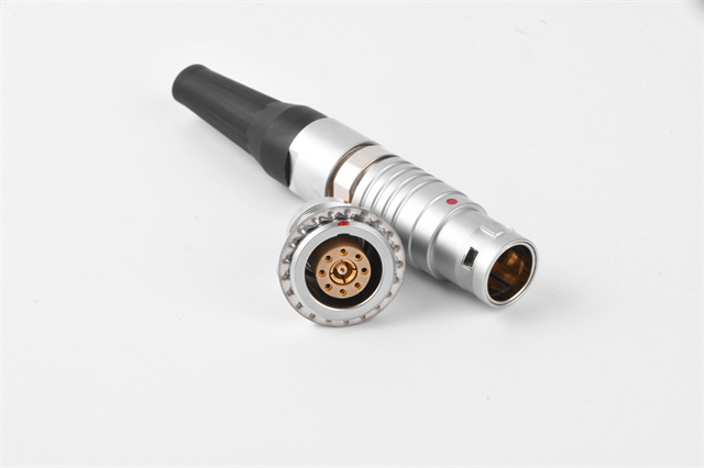 航空插頭在航空電子設(shè)備中的重要性是什么？